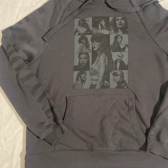 Taylor Swift Eras Tour Black Hoodie Pullover Sweatshirt - Large - Picture 10 of 16